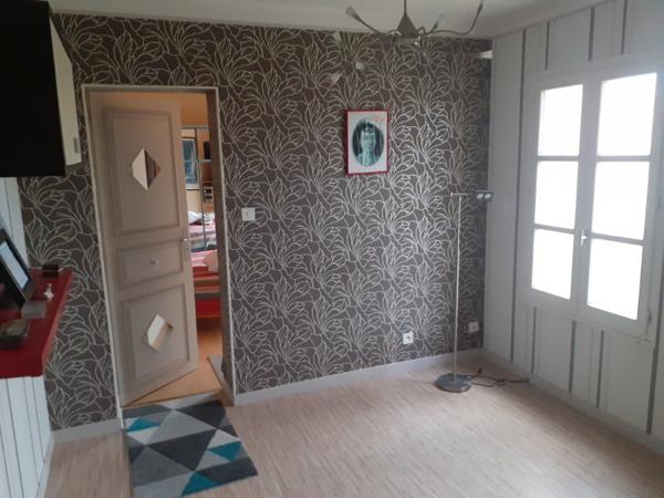 Sur Noirmoutier, près du centre-ville, belle maison de plain-pied en parfait état, avec 4 chambres sur propriété de 462 m2.