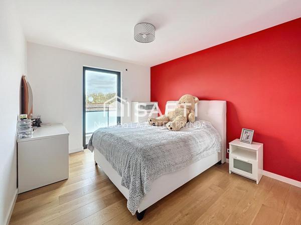 Maison contemporaine de 7 pièces de 240m2 avec piscine