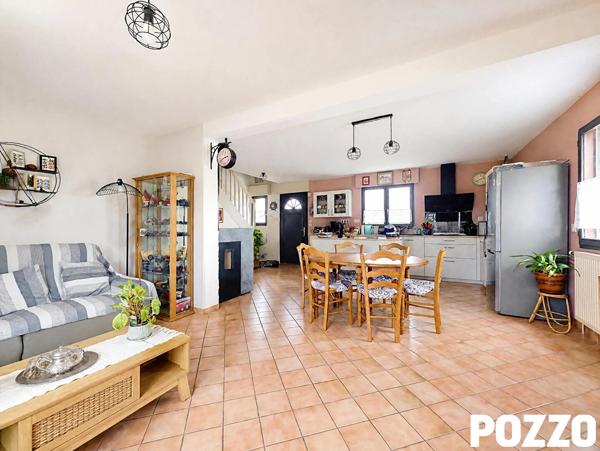 à vendre :Maison 5 chambres -à côté de PÉRIERS- à moins de 20 kms de la mer- sous-sol complet PERIERS