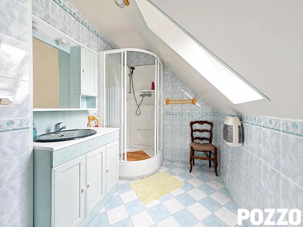 à vendre :Maison 5 chambres -à côté de PÉRIERS- à moins de 20 kms de la mer- sous-sol complet PERIERS