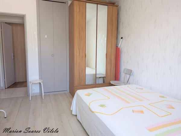 Cocon de 3 pièces, très bien entretenu avec sous-sol total semi-enterré.