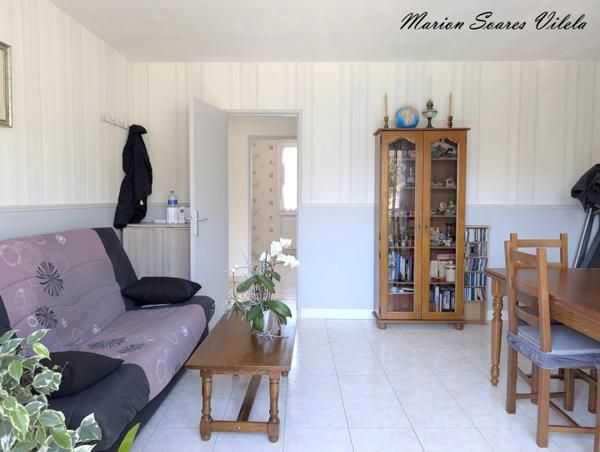 Cocon de 3 pièces, très bien entretenu avec sous-sol total semi-enterré.