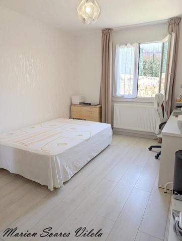 Cocon de 3 pièces, très bien entretenu avec sous-sol total semi-enterré.