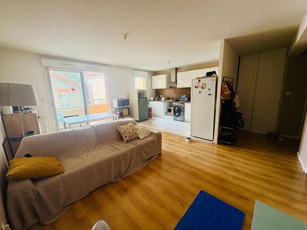 Très bon emplacement, Appartement 3 pièces + garage double.