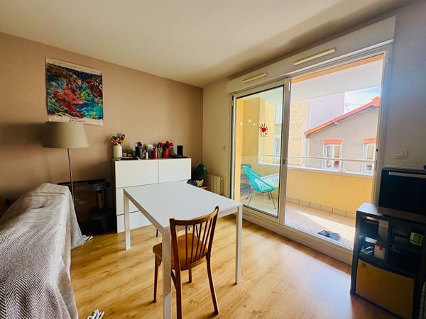 Très bon emplacement, Appartement 3 pièces + garage double.