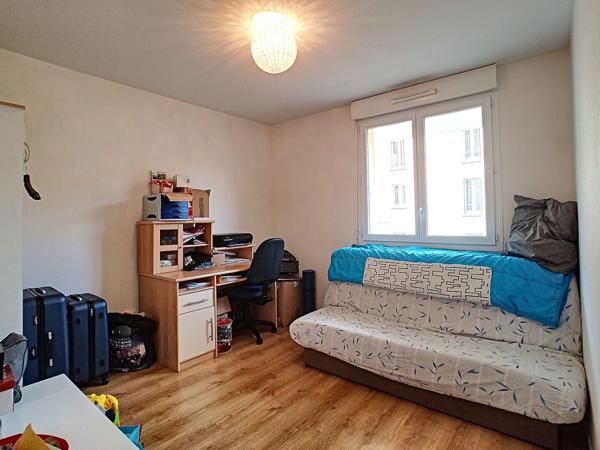 Très bon emplacement, Appartement 3 pièces + garage double.