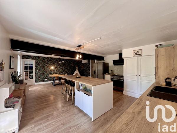 Mas 8 pièces de 249 m² à Sarrians (84260)