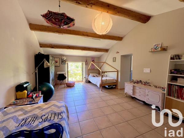 Mas 8 pièces de 249 m² à Sarrians (84260)