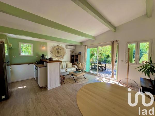 Mas 8 pièces de 249 m² à Sarrians (84260)