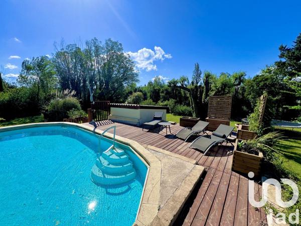 Mas 8 pièces de 249 m² à Sarrians (84260)