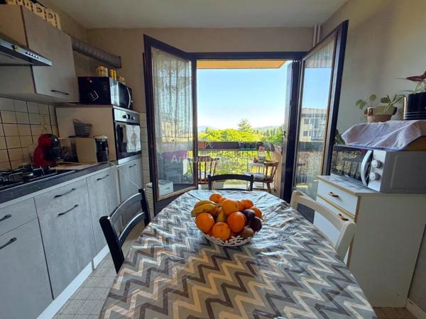 Vente                                                      Appartement
                        
                     4 pièces                      66 m2                     à La Motte-Servolex