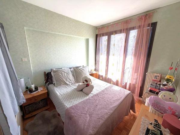 Vente                                                      Appartement
                        
                     4 pièces                      66 m2                     à La Motte-Servolex