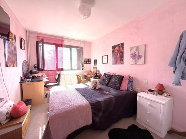 Vente                                                      Appartement
                        
                     4 pièces                      66 m2                     à La Motte-Servolex