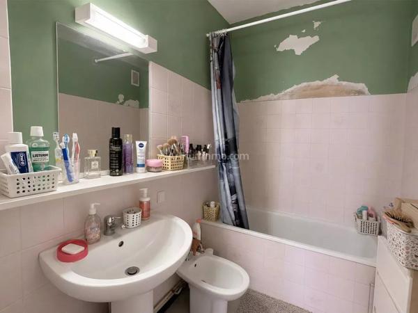 Vente                                                      Appartement
                        
                     4 pièces                      66 m2                     à La Motte-Servolex
