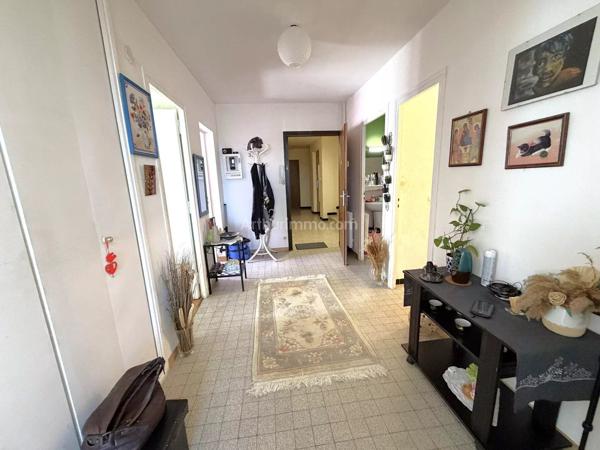 Vente                                                      Appartement
                        
                     4 pièces                      66 m2                     à La Motte-Servolex