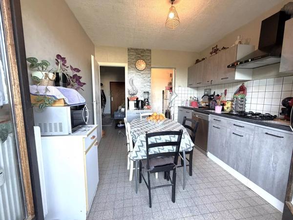 Vente                                                      Appartement
                        
                     4 pièces                      66 m2                     à La Motte-Servolex