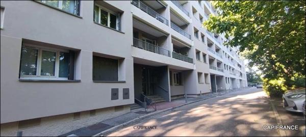 A ECULLY (69) EXCLUSIVITE APPARTEMENT 81 m² TRAVERSANT 3 CHAMBRES, BALCON, CAVE, 5ème étage ASCENSEUR