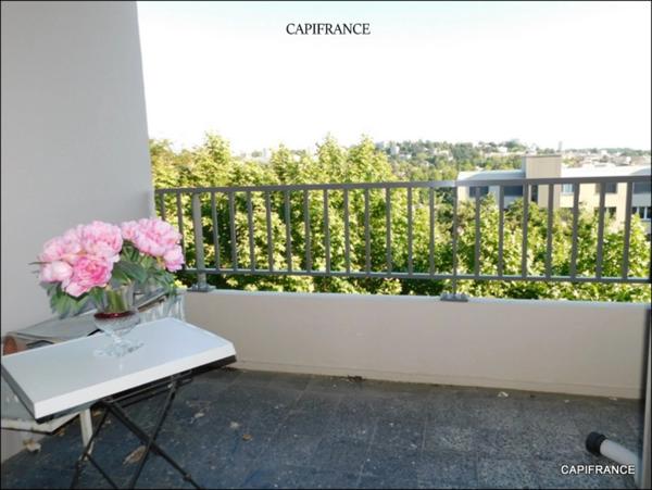 A ECULLY (69) EXCLUSIVITE APPARTEMENT 81 m² TRAVERSANT 3 CHAMBRES, BALCON, CAVE, 5ème étage ASCENSEUR