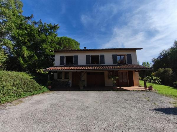 Grande propriété avec piscine couverte