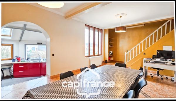 Maison indépendante sur sous-sol total.