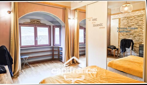 Maison indépendante sur sous-sol total.