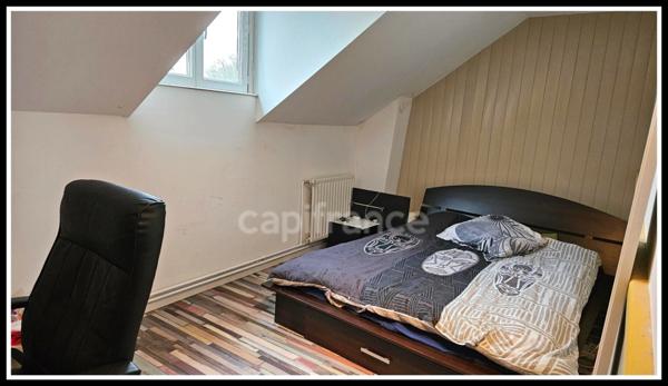 Maison indépendante sur sous-sol total.