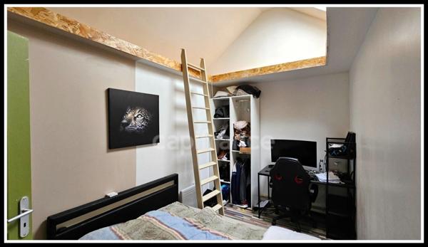 Maison indépendante sur sous-sol total.