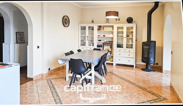 Maison indépendante sur sous-sol total.