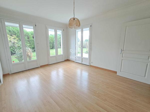 86530 CENON SUR VIENNE Maison de plain pied avec accès à la rivière