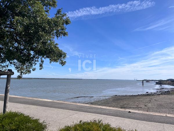 À LOUER DUPLEX T3 AVEC VUE SUR LA LOIRE 86m² au sol