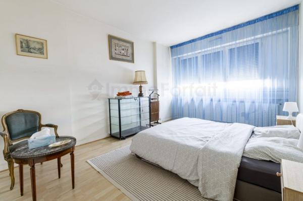 T5 et plus Courbevoie 163.05 m²