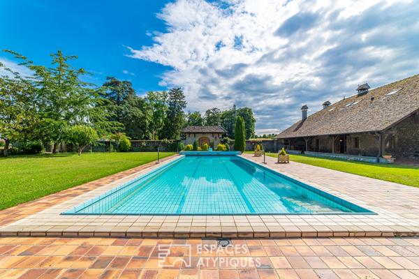 Maison de maître avec dépendance, piscine et court de tennis