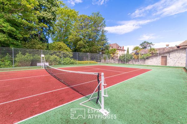 Maison de maître avec dépendance, piscine et court de tennis