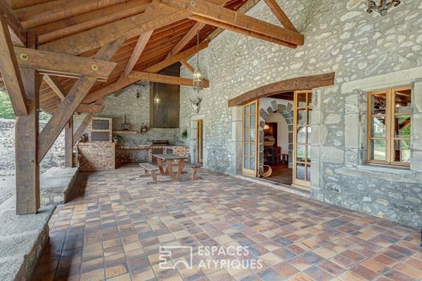 Maison de maître avec dépendance, piscine et court de tennis