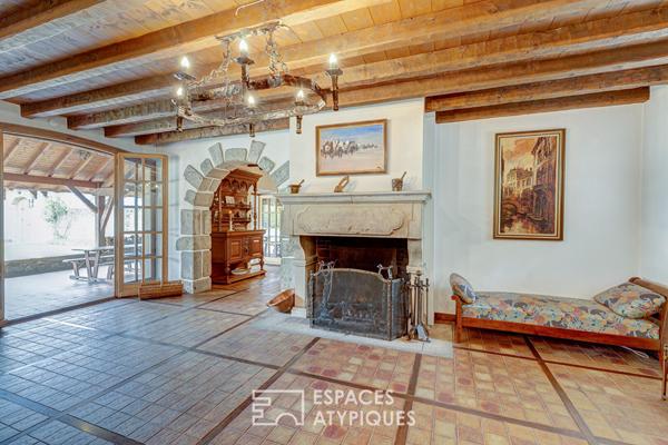 Maison de maître avec dépendance, piscine et court de tennis