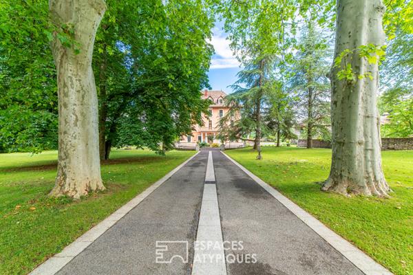 Maison de maître avec dépendance, piscine et court de tennis