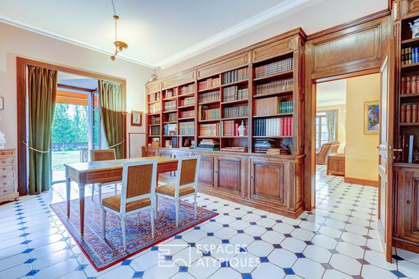 Maison de maître avec dépendance, piscine et court de tennis