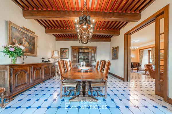 Maison de maître avec dépendance, piscine et court de tennis