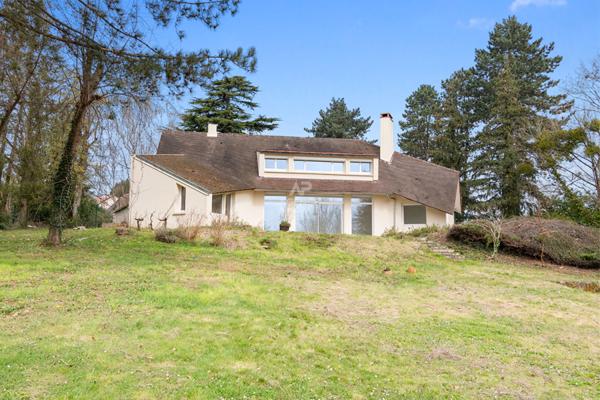Maison Chambourcy 9 pièce(s) 207m2 €1 260 000 ** - Référence 17145