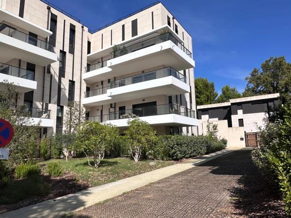 Marseille 8e – À deux pas du parc Borély et de la mer, exceptionnel T4 de 162 m² au dernier étage avec terrasse et 2 box