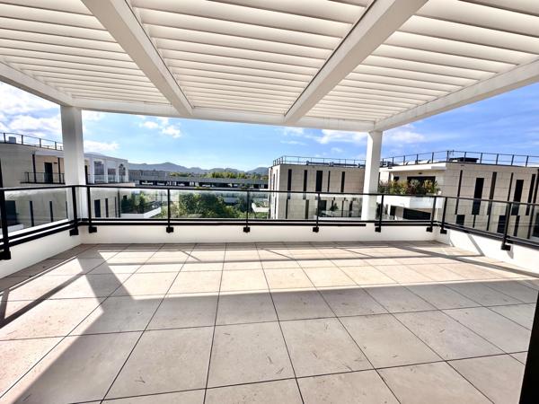 Marseille 8e – À deux pas du parc Borély et de la mer, exceptionnel T4 de 162 m² au dernier étage avec terrasse et 2 box