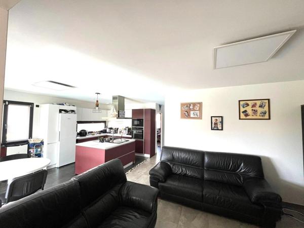 Un véritable cocon où chaque espace a été pensé pour conjuguer confort, modernité et douceur de vivre.