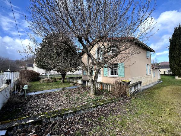 EXCLUSIVITÉ VILLENEUVE D'OLMES MAISON RÉNOVÉE AVEC JARDIN SANS TRAVAUX