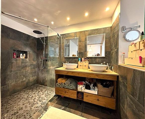 Maison
         6 pièces
        - 212 m² Exclusivité 340 000 € *