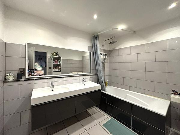 Maison
         6 pièces
        - 212 m² Exclusivité 340 000 € *