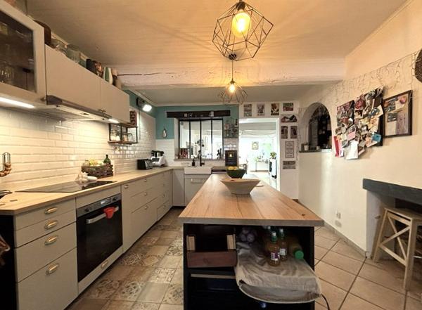 Maison
         6 pièces
        - 212 m² Exclusivité 340 000 € *
