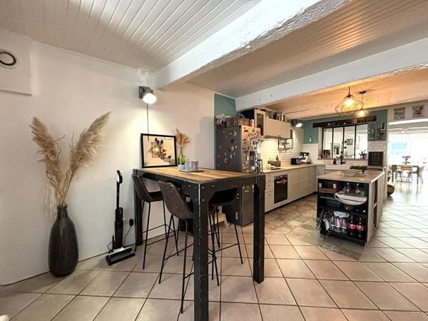 Maison
         6 pièces
        - 212 m² Exclusivité 340 000 € *