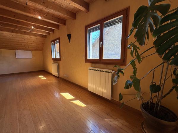 Maison
         5 pièces
        - 190 m² 490 000 € *
