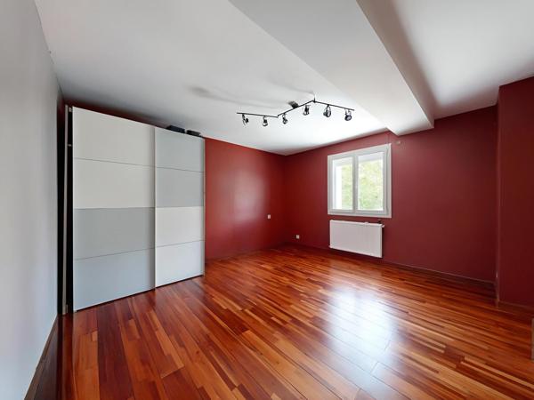 Maison
         6 pièces
        - 230 m² Exclusivité 315 000 € *