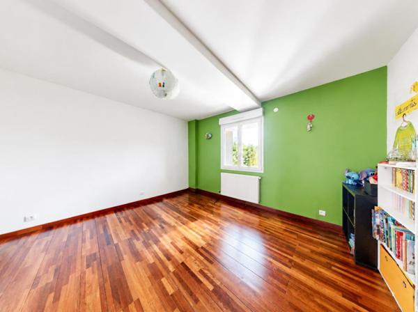 Maison
         6 pièces
        - 230 m² Exclusivité 315 000 € *